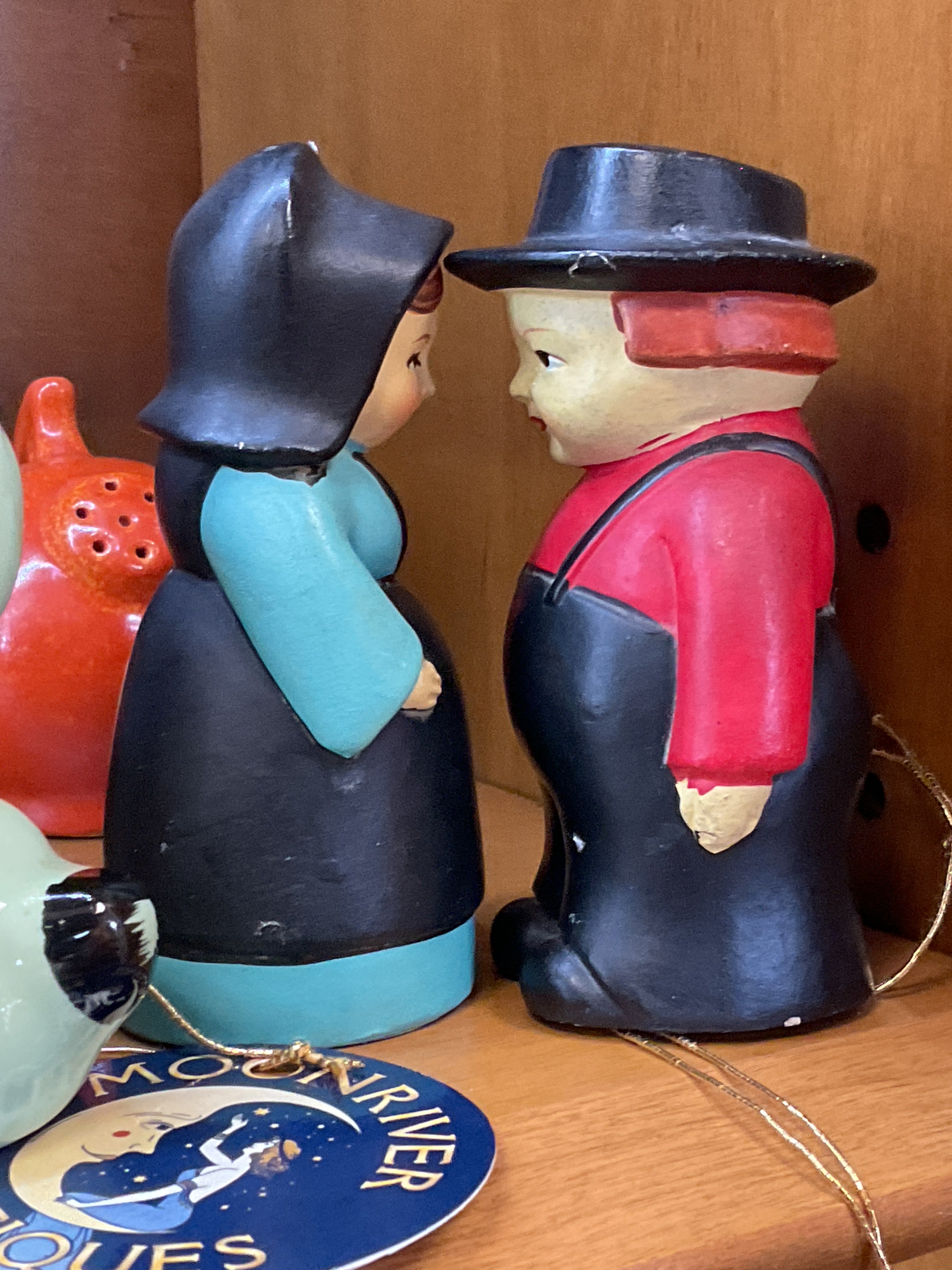 Amish Couple S&P Shakers