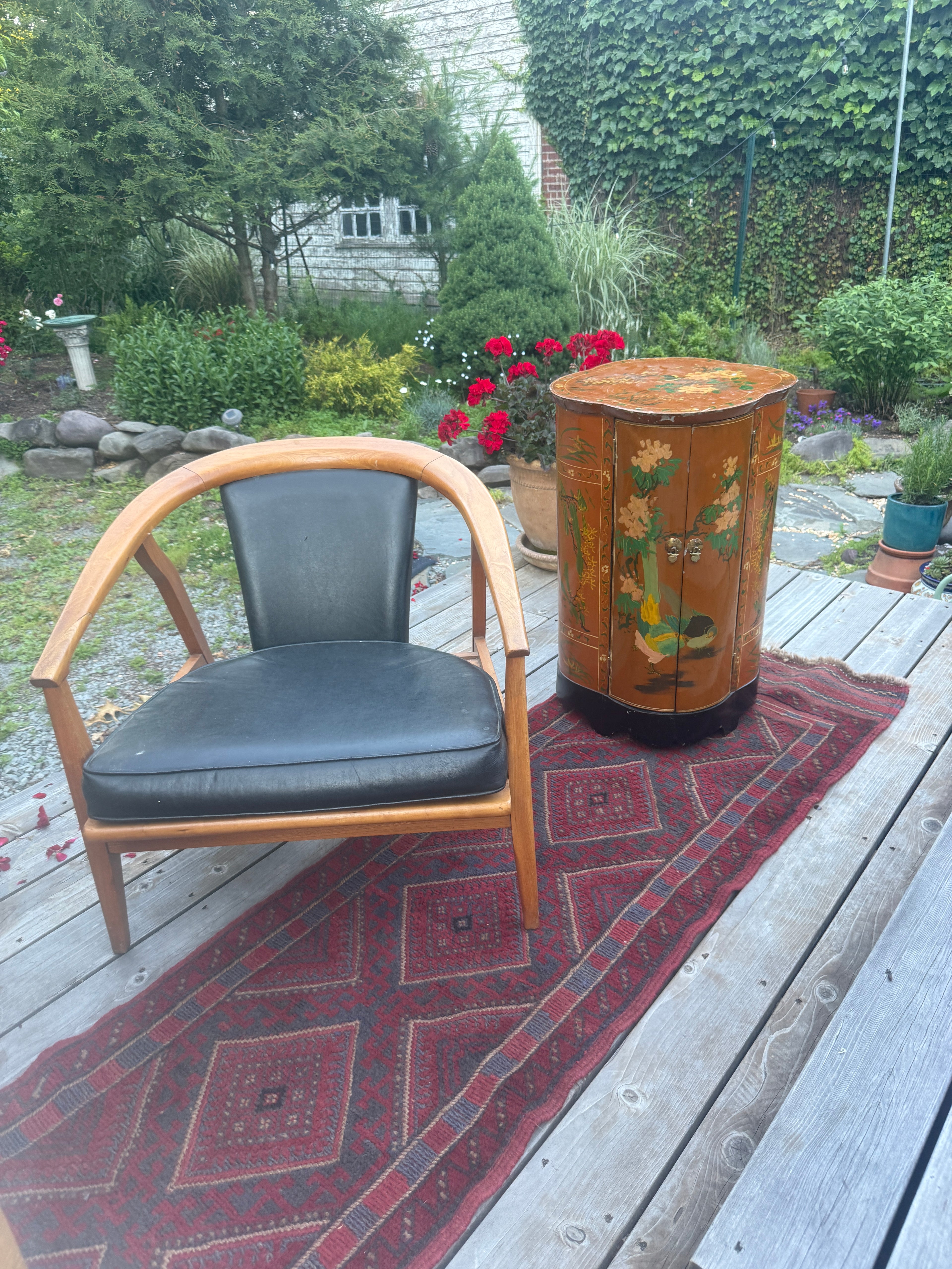 Chinoiserie Lacquered Drum Cabinet Side Table detail