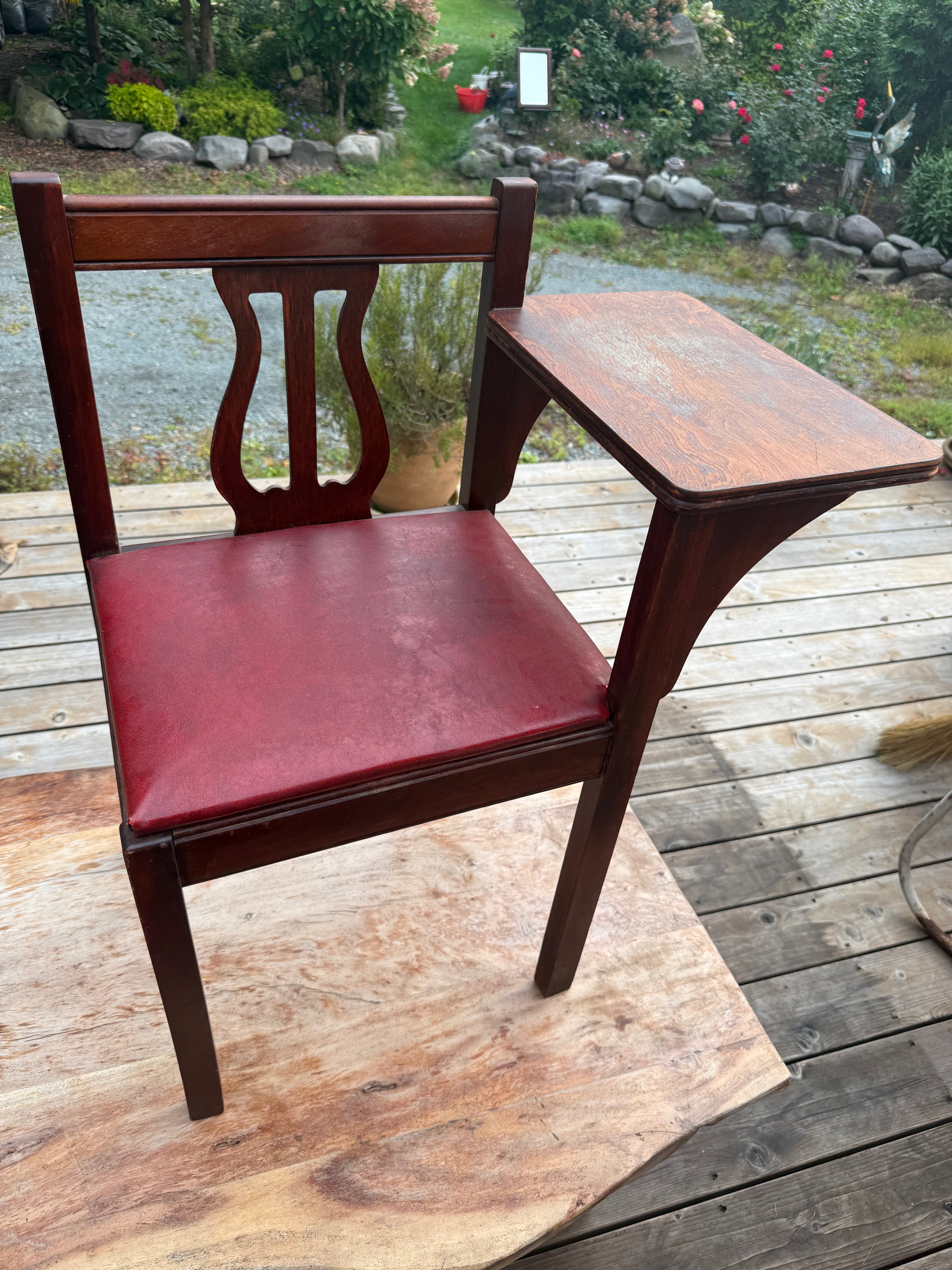 “Gossip Chair” telephone table
