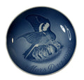 Blue ceramic plate with bird and chicks design and 'Mors Dag 1970' text on a textured surface.