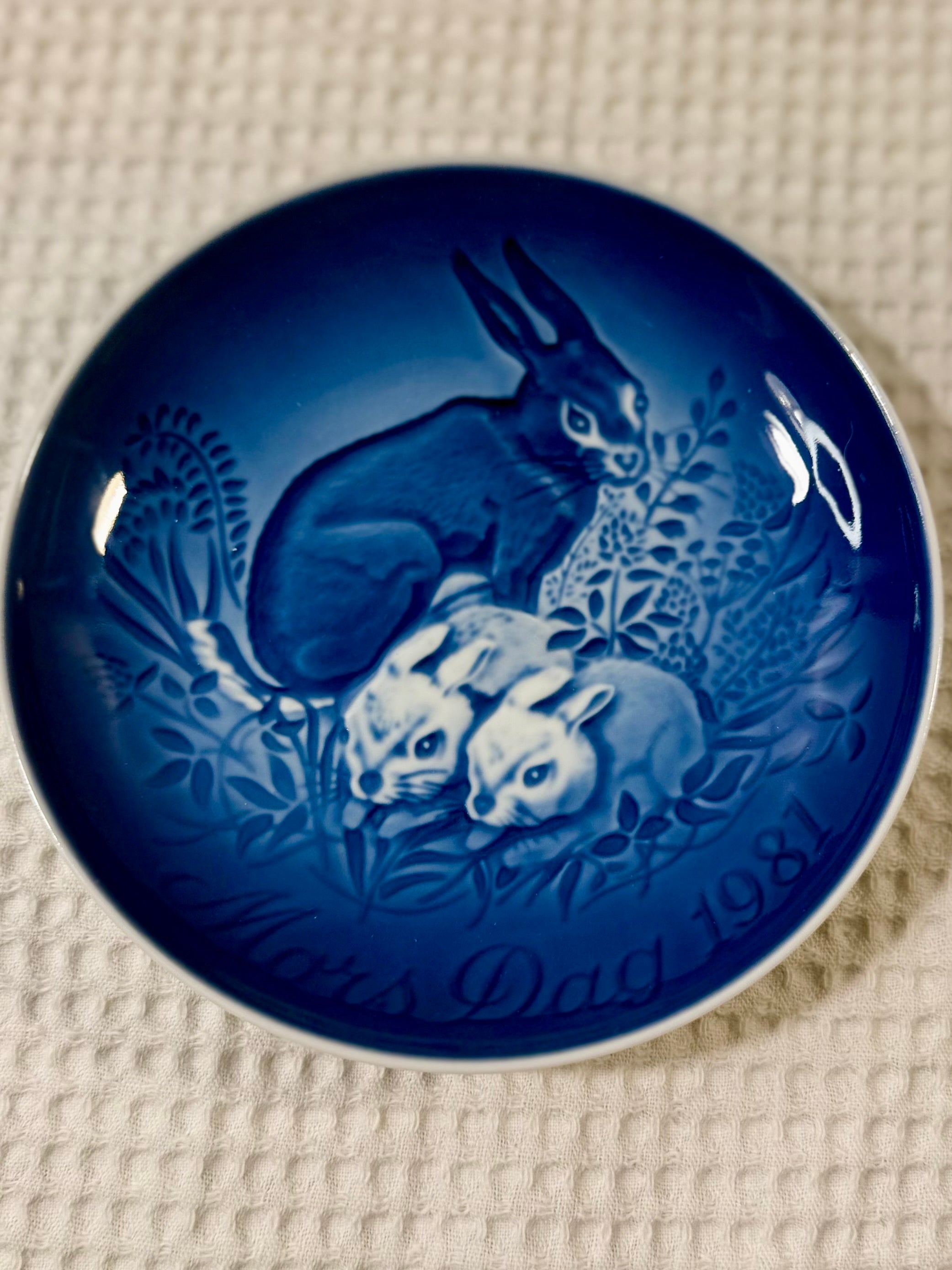 Mors Dag Collectible Plate -1981, Rabbit & Bunnies