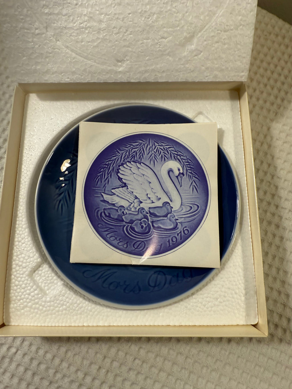 Mors Dag Collectible Plate -1976, Swans