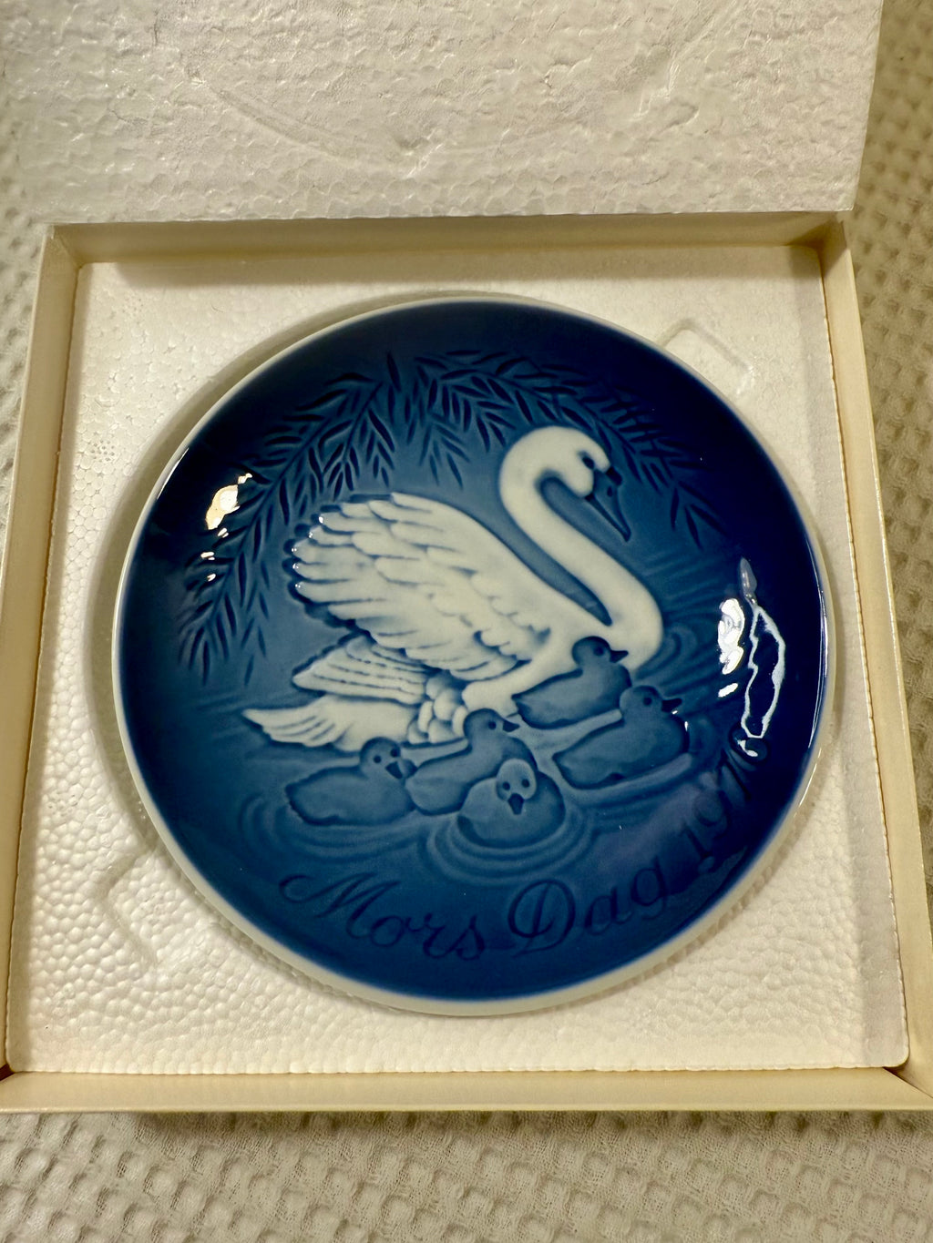 Mors Dag Collectible Plate -1976, Swans