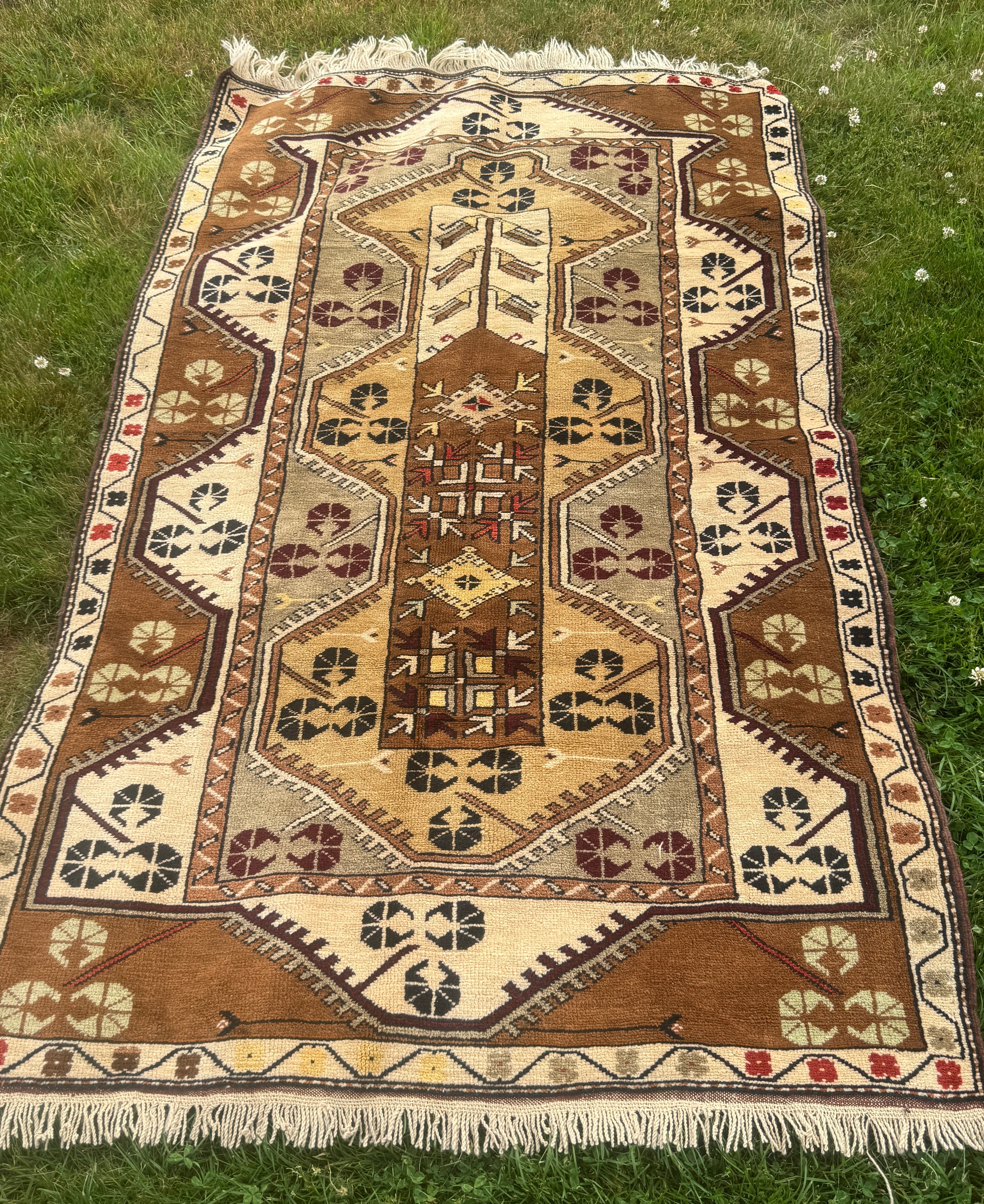 Vintage Turkish Rug (4' × 6'10")