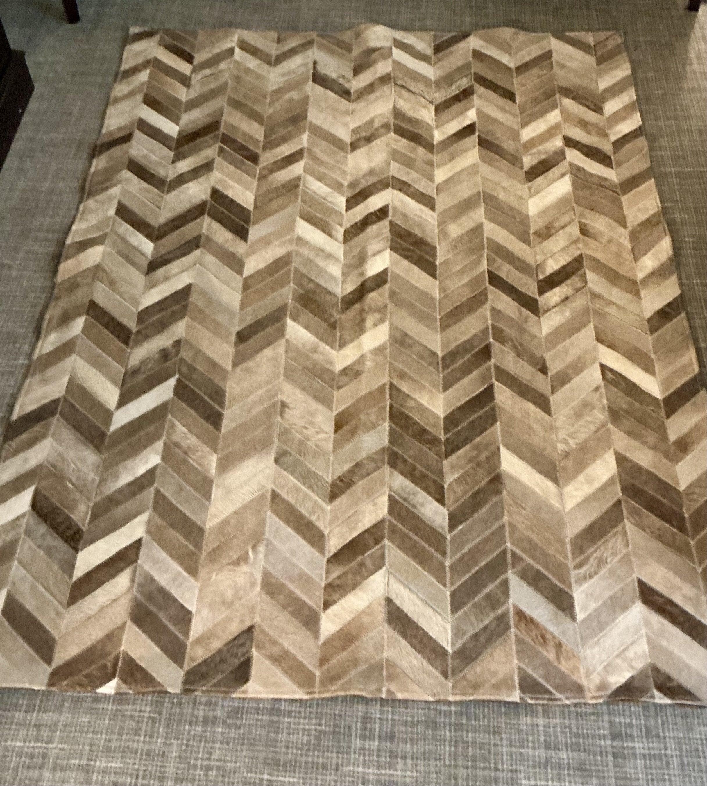 Chevron patchwork cowhide rug in gray and taupe - MRI-0820